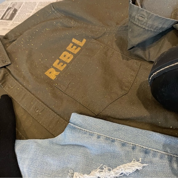 H&M Upcycled Handpainted Army Green Button-Up Shirt Size Medium - Picture 4 of 5